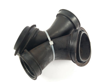 BMW R 1200 R - K27 [2007] - Intake slangen aan de rechterkant en het linkerpaar