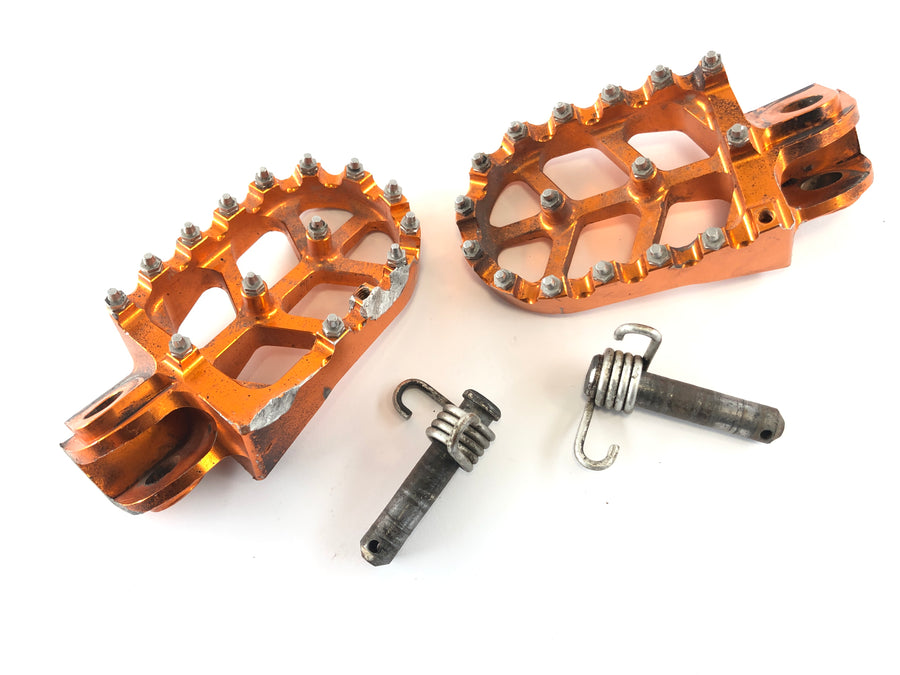 KTM 520 EXC [2001] - Driver footrests right and left