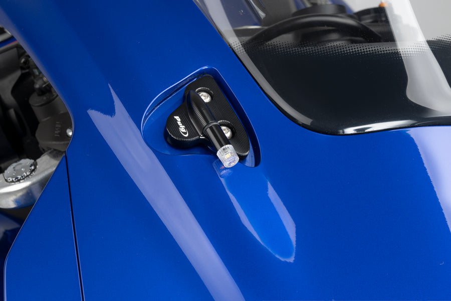 YAMAHA YZF-R1M [2025] – Rückspiegel Kappen mit Tab Blinkerset – Schwarz