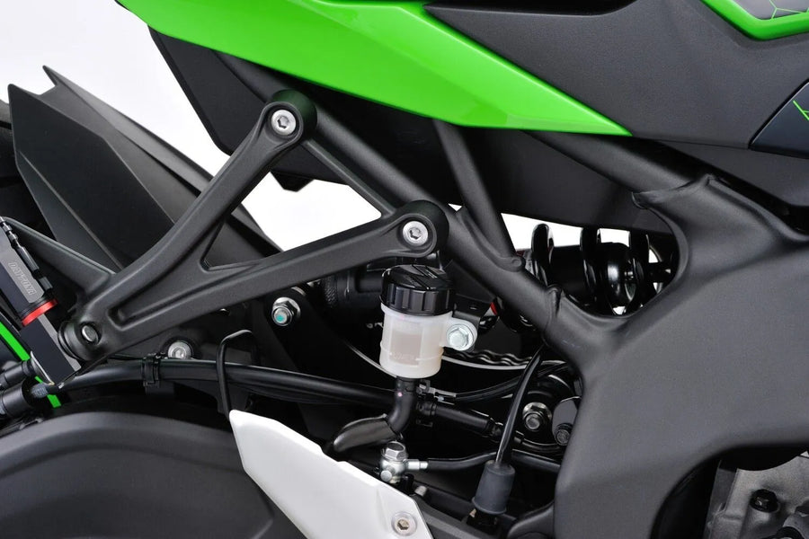 Kawasaki Z 650 [Daytona]-rear main cylinder cover