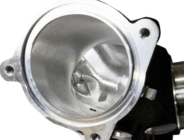 Harley-Davidson FLHTCUTG 1868 Tri Glide Ultra 114 [2025] - CNC-gefräster 55 mm Ansaugkrümmer – Bild 6