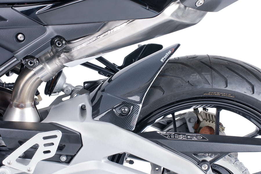 TRIUMPH BONNEVILLE T 120 BLACK [2025] - Rear wheel cover | Carbon look | PUIG 4902C