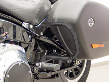 Harley Davidson Softail Sport Glide (Milwaukee -ight 107/114) [2018] - Achterbeschermende staven voor koffers, zwart