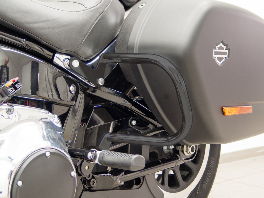 Harley Davidson Softail Sport Glide (Milwaukee -ight 107/114) [2018] - Achterbeschermende staven voor koffers, zwart