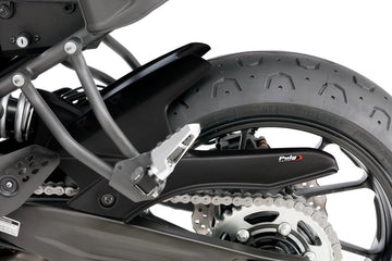 TRIUMPH BONNEVILLE T 120 ZWART [2025] - Achterwieldop | Carbon-look | PUIG 7048C