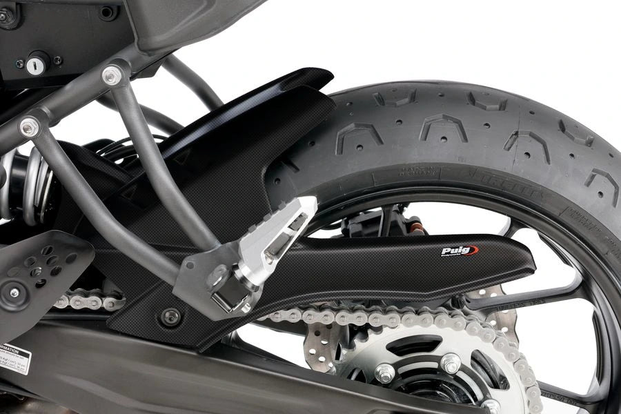 TRIUMPH BONNEVILLE T 120 BLACK [2025] - Rear wheel cover | Carbon look | PUIG 7048C