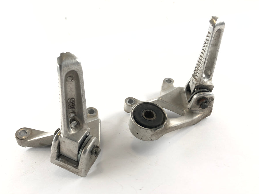 Yamaha YZF 750 R 4HN [1995] - Passenger footrests left and right