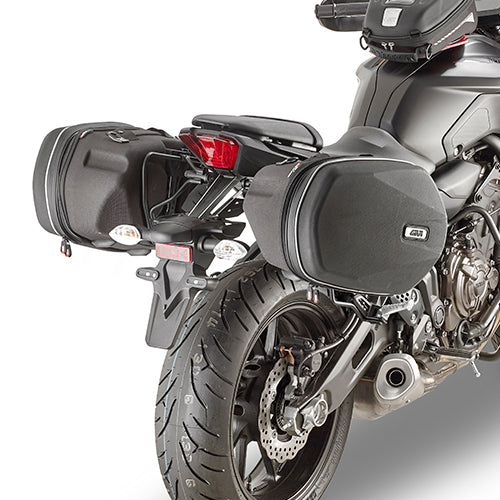 Yamaha MT 07 [GIVI] - Abstandshalter für EASYLOCK Satteltaschen oder Satteltachen es ist möglich