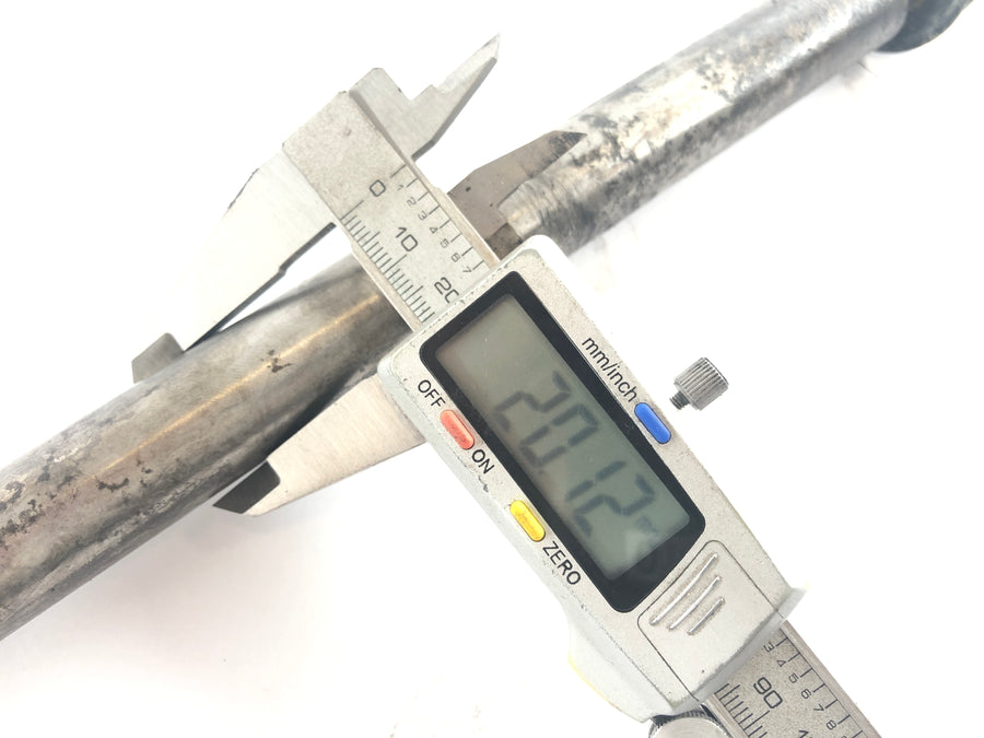 Triumph Tiger 955i 709en [2001] - Swingende bouten bevestigende schommelingen aan het frame