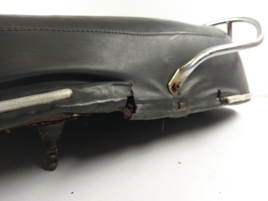 BMW R75/5 [1973] - Seat bench substructure heavily rusty