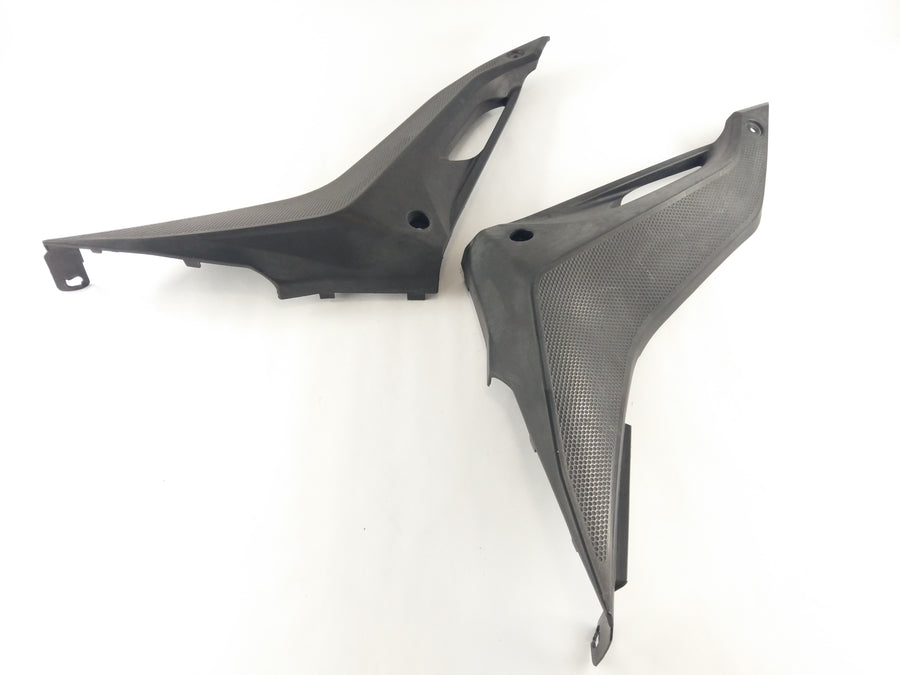 YAMAHA YZF 125 RE06 [2011] - Side Side Cladding Right and Links