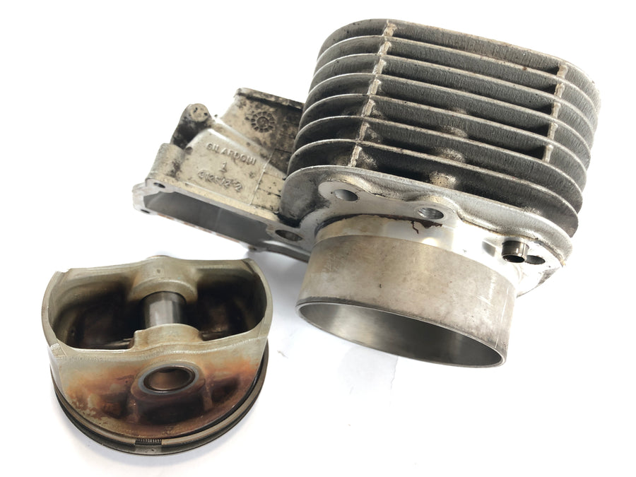 BMW R 1150 GS [2000] - cylinder with pistons on the right