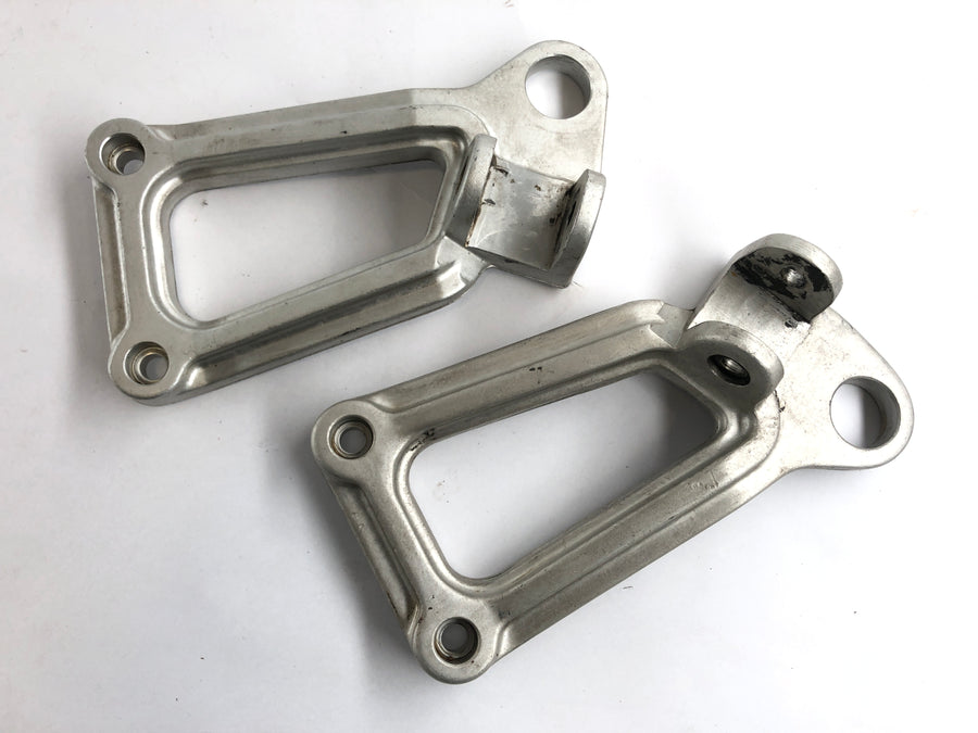 Ducati 888 Strada [1993] - Fußrastenhalter Sozius links und rechts