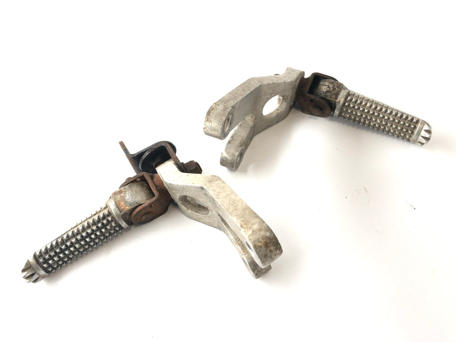 Yamaha TZR 125 4FL [1997] - Passenger footrests with holder