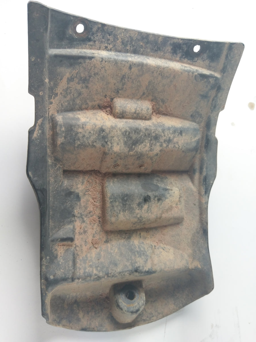 Suzuki DR 650 SP42B - Rear fender inside rear substructure fender