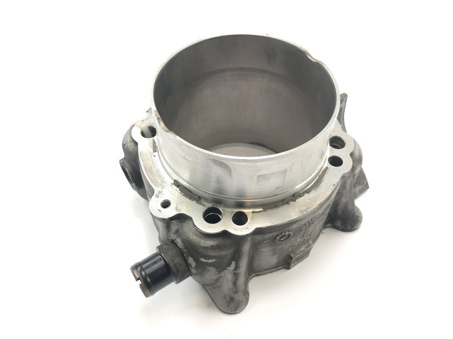 Ducati Multistrada 1200 S Touring [2009] - cylinder with piston at the front