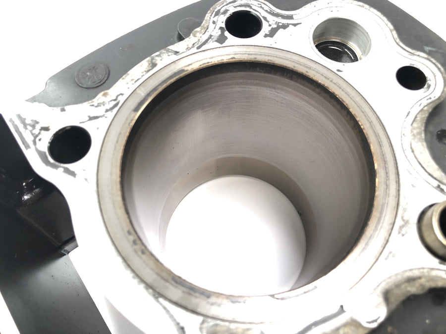 Yamaha XVS 650 Drag Star VM03 [2001] - cylinder with pistons in front