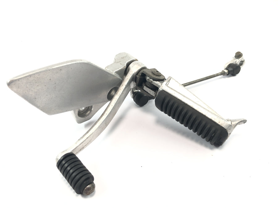 Yamaha XJR 1200 4PU [1996] - Driver's footrest on the left with shift pedal and linkage
