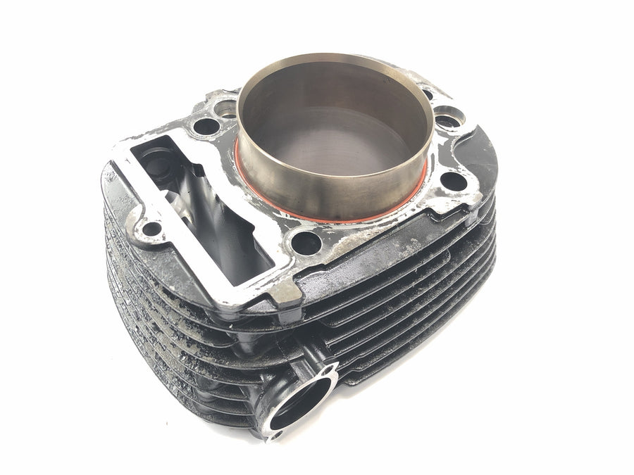 Yamaha XVS 650 Drag Star VM03 [2001] - cylinder with pistons in front