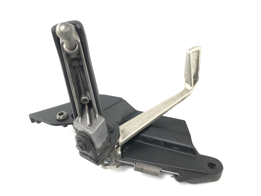 Triumph Daytona 900 T300 [1993] - footrest right brake lever foot lever brake pedal right foot brake