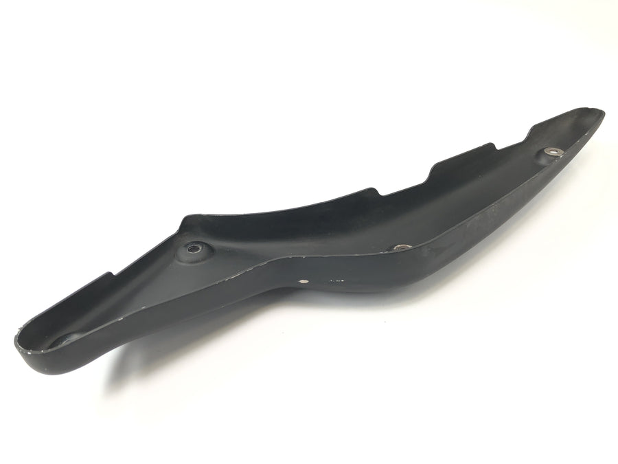 Suzuki VZ 1500 WVCU [2011] - Rear fender strut left bracket rear fender