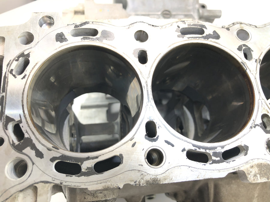 Suzuki GSX R 1000 WVB6 K6 [2006] - Motorblock Kurbelgehäuse Zylindergehäuse mit Kolben