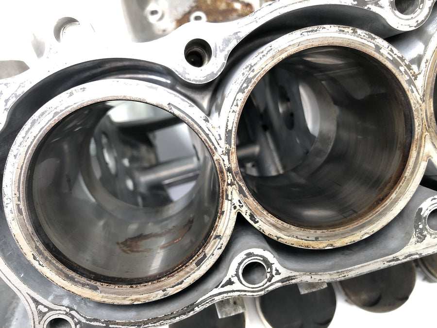 Honda CBR 900 RR SC28 [1994] - Motor housing with bush bushes and pistons