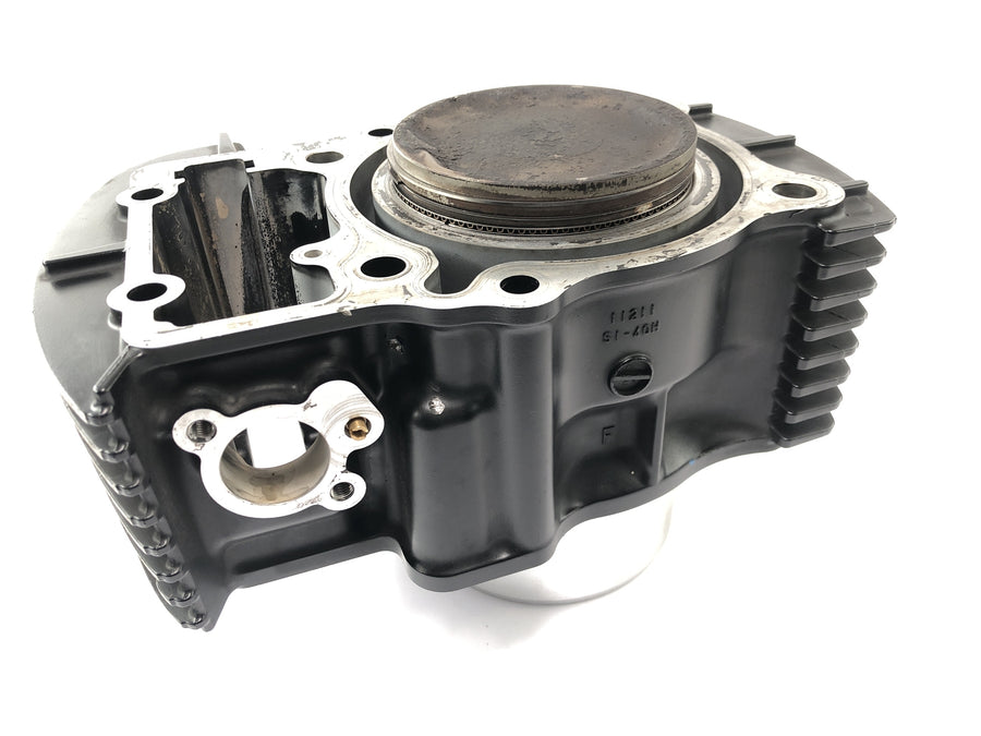 Suzuki VZ 1500 WVCU [2011] - cylinder with piston cylinder front