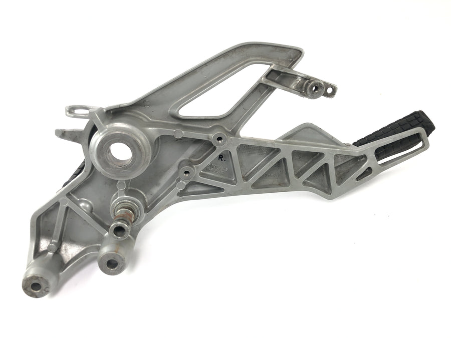 Honda FMX 650 RD12 [2006] - Fußrastenanlage Soziusfußraste Fußrastenträger rechts