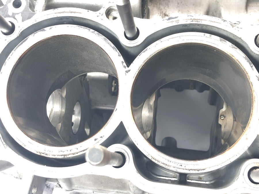 Yamaha YZF R1 RN04 [2001] - Motorblock Motorgehäuse Kurbelgehäuse ohne Kolben