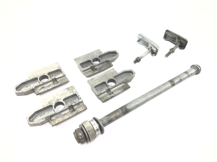 BMW F 650 GS R13 [2000] - Rear axle with chain tensioner