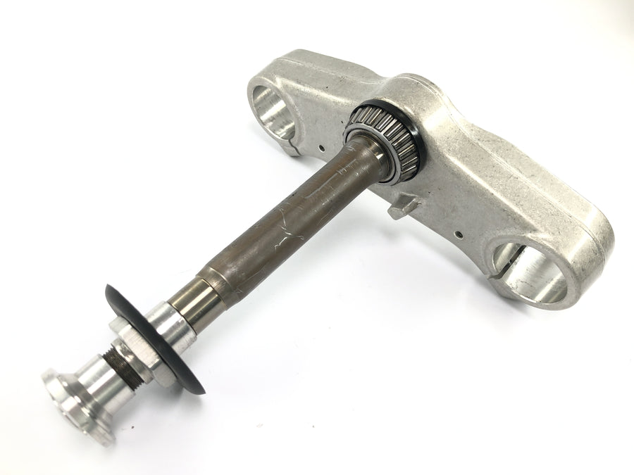 TRIUMPH DAYTONA 955I T595 [1998] - Lower fork clamp