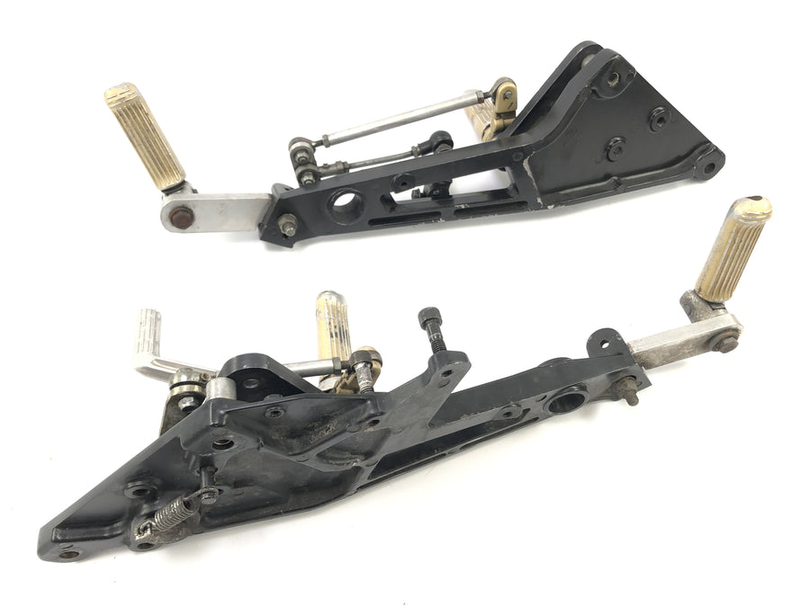 Kawasaki GPZ 1000 RX [1987] - Fußrastenanlage Fußrastenplatten mit Fußrasten und Pedalen links und rechts