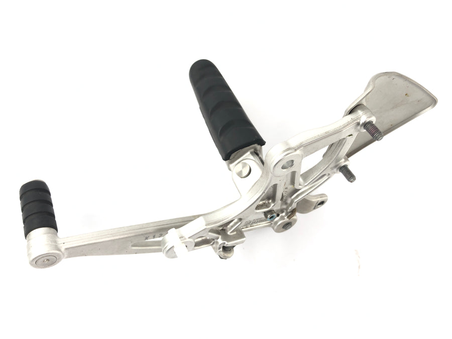 BMW R 1200 ST R1ST [2006] - Fußrastenanlage Fahrerfußraste rechts mit Bremspedal