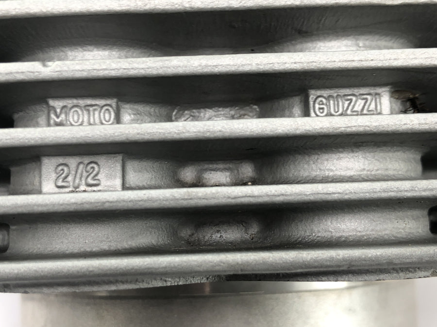 Moto Guzzi V11 Sport [1999] - cilinder met zuiger aan de rechterkant