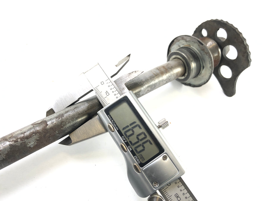 Yamaha XT 600 E 3TB [1996] - Rear axle with chain tensioner