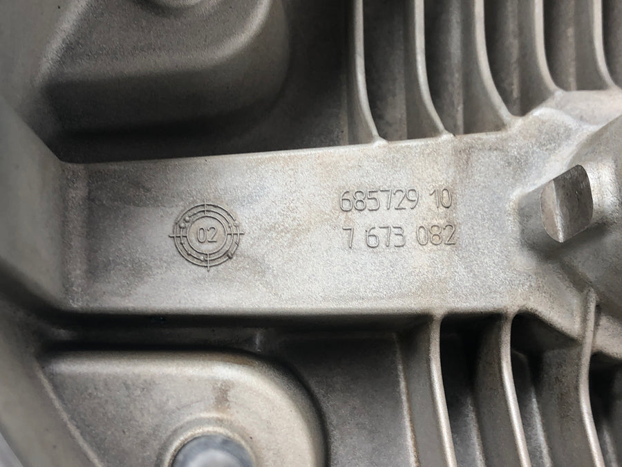 BMW R 1200 GS R12 K25 [2004] - valve cover right cylinder head cover magnesium engine cover