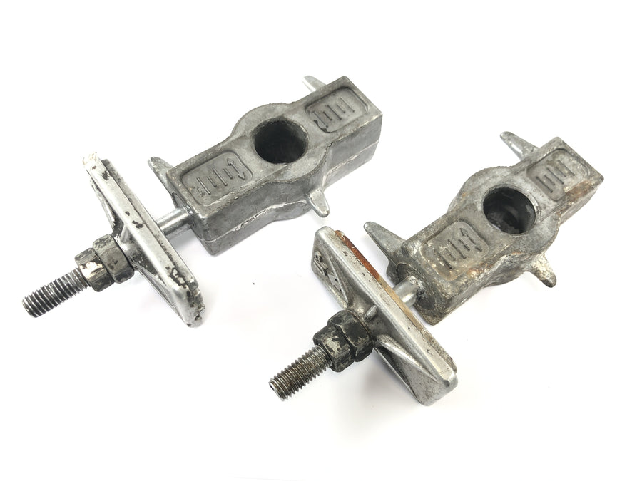 Honda FMX 650 RD12 [2006] - Kettingspanner kettingversteller achterwiel