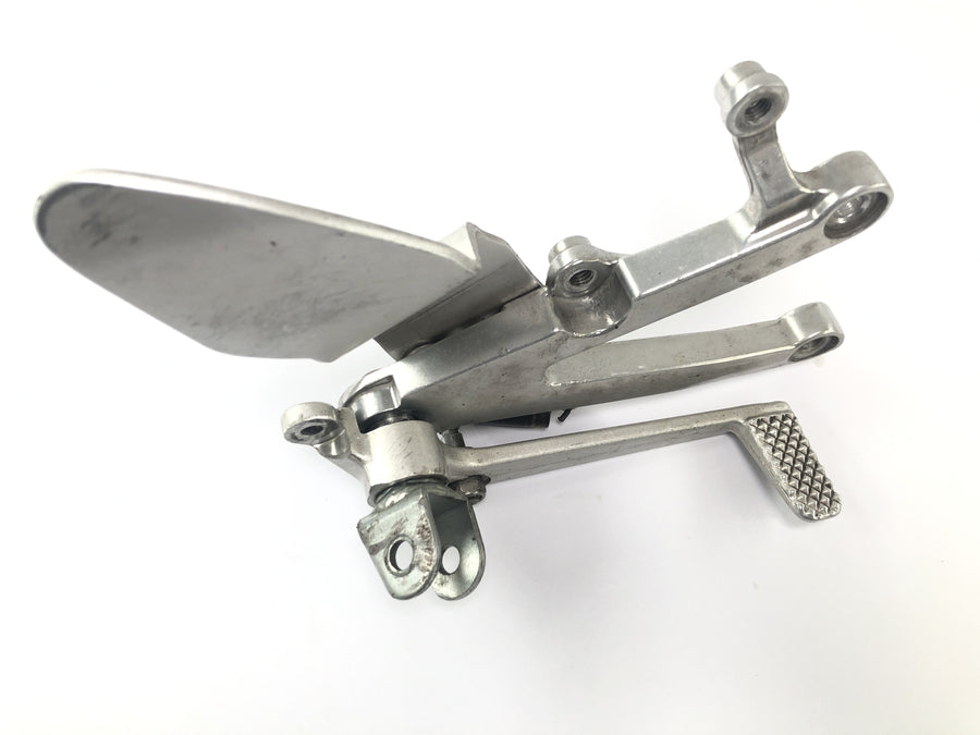 Yamaha YZF R1 RN01 [1998] - Footrest right -handed footran with brake pedal
