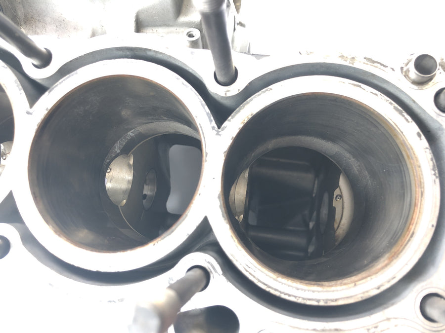 Yamaha YZF R1 RN04 [2001] - Motorblock Motorgehäuse Kurbelgehäuse ohne Kolben