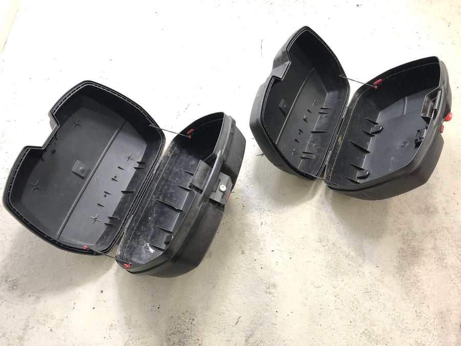 Kawasaki GPZ 1100 ZXT10E [1997] - suitcase with key