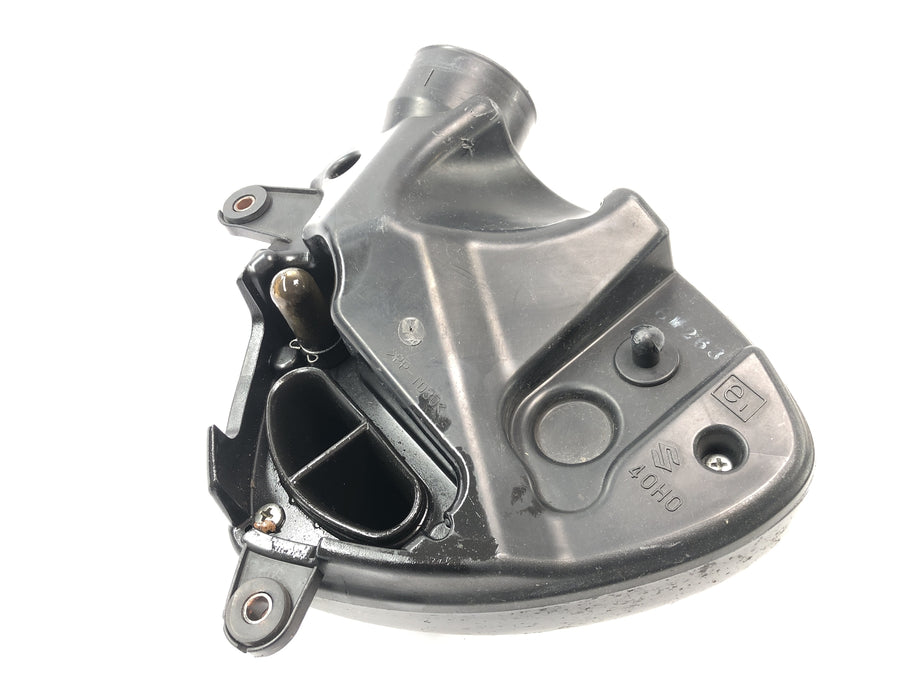 Suzuki VZ 1500 WVCU [2011] - Luchtfilterkast airbox luchtfilterhuis inlaatbak