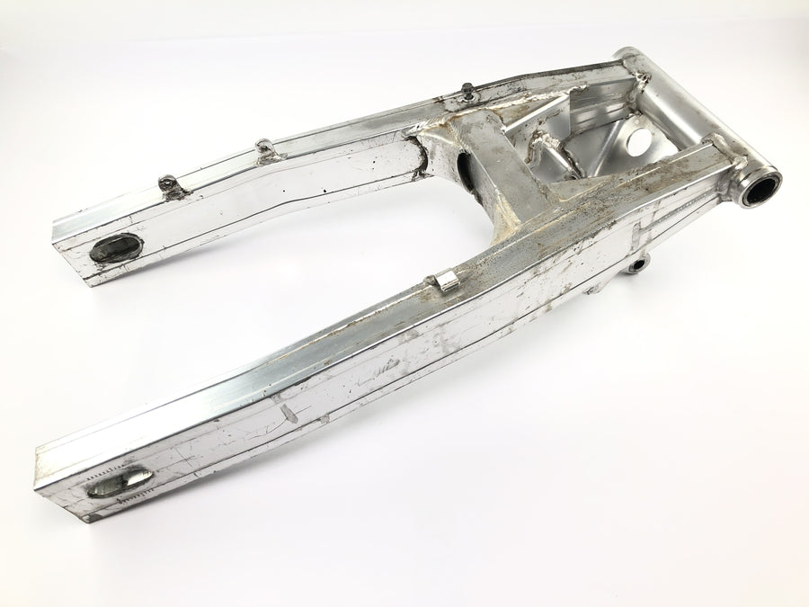 Suzuki GSX R 1100 GU74C [1987] - Achterbrug achterwiel zwenkarm aluminium zwenkarm
