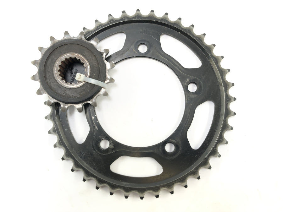Aprilia RSV4 1000 [2010] - Pinion and chain wheel