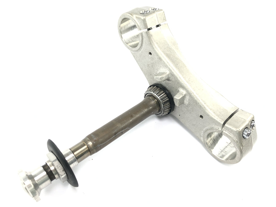 TRIUMPH DAYTONA 955I T595 [1998] - Lower fork clamp