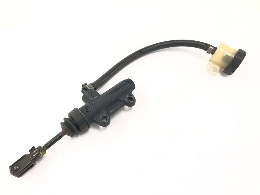 BMW F 650 GS R13 [2002] - brake pump behind