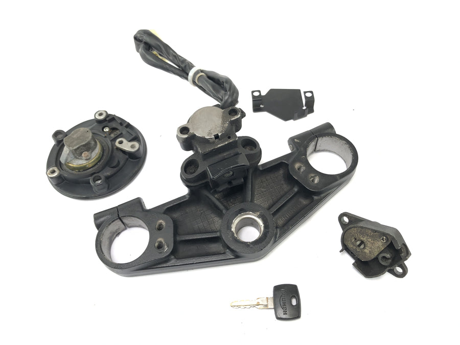 Triumph Daytona 900 T300 [1993] - lock set with fork bridge at the top tank lock seat lock