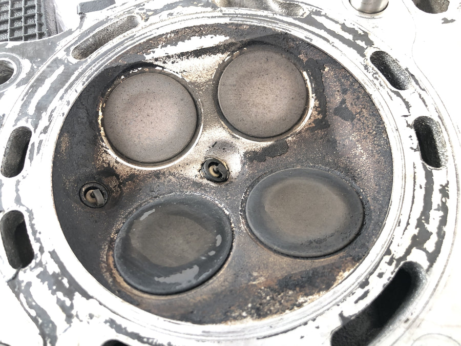 Suzuki VZ 1500 WVCU [2011] - cilinderkop achterste cilinder