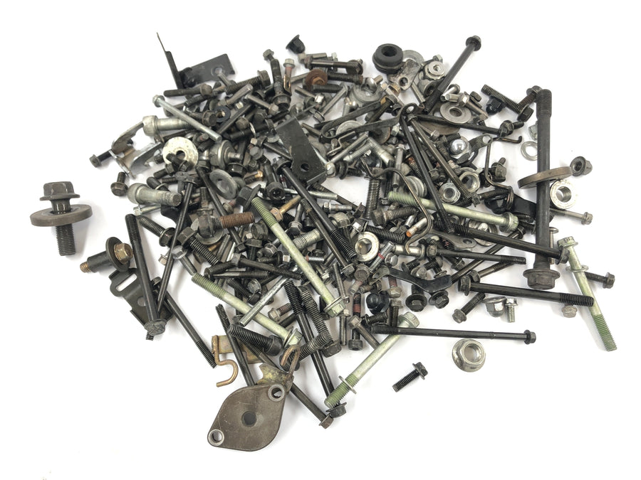 Kawasaki VN 1600 Mean Streak VNT60B [2005] - Screws and remaining parts bundle