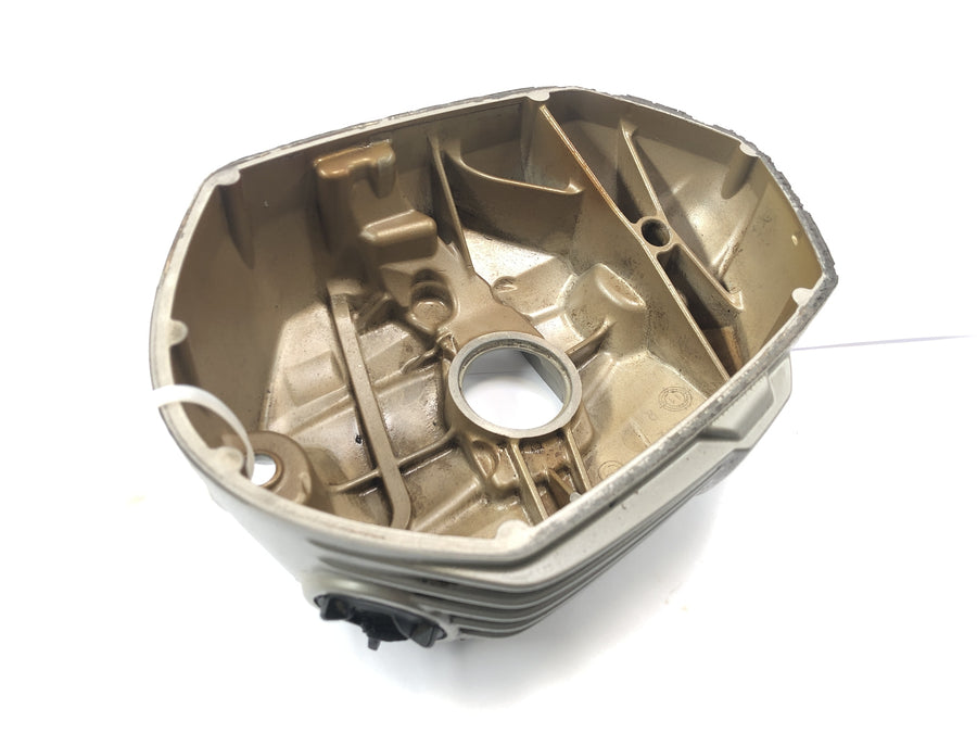 BMW R 1200 GS Adventure R12 [2012] - valve lid on the right